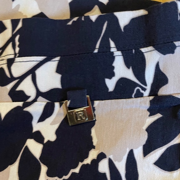 Rafaella Navy/White/Khaki flowered print capri cropped pants!‎ 10 large stretch - Picture 4 of 5